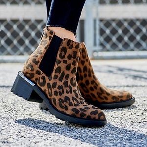 Vince Camuto leopard print Kelivena boots size 7.5